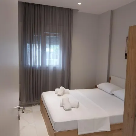 Luxury By The Néoi Epivátai