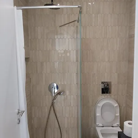 Luxury By The * Néoi Epivátai