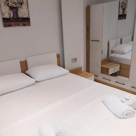 Luxury By The Néoi Epivátai